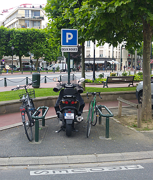 Un parc de stationnement deux-roues en centre-ville de La Garenne Colombes